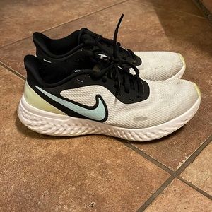 Nike shoes woman’s size 8